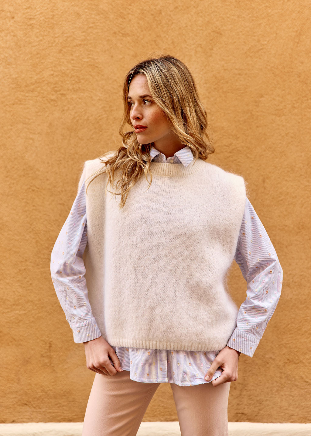 PULL SANS MANCHES BLANC MUSE