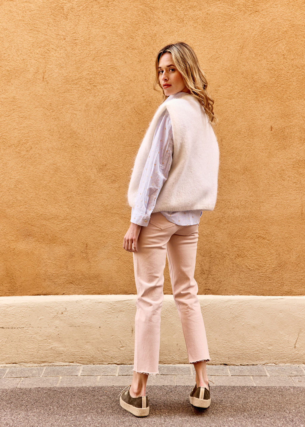 PULL SANS MANCHES BLANC MUSE