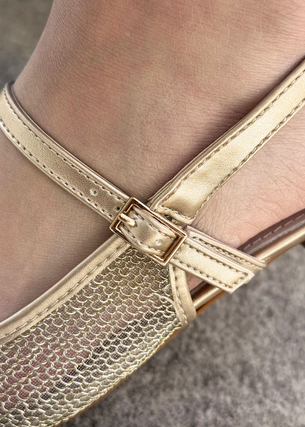 CHAUSSURE OR HESTERE