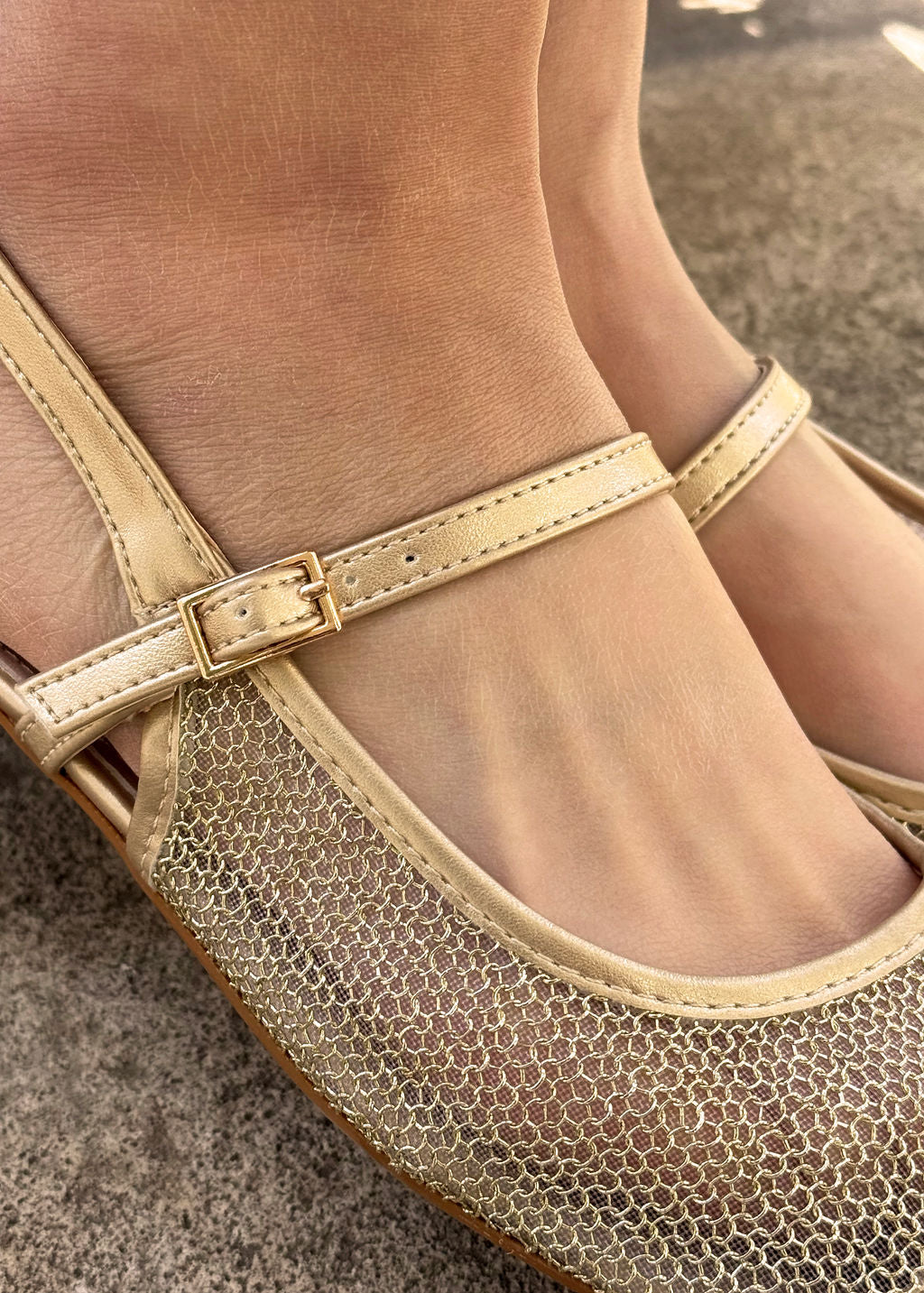 CHAUSSURE OR HESTERE