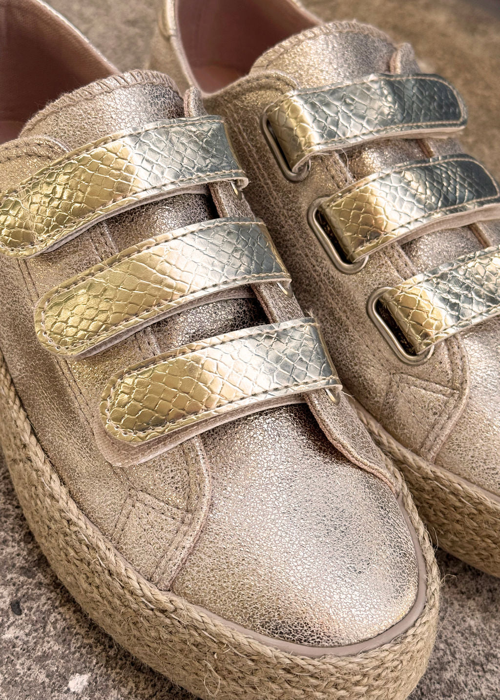 CHAUSSURE OR HIPINE