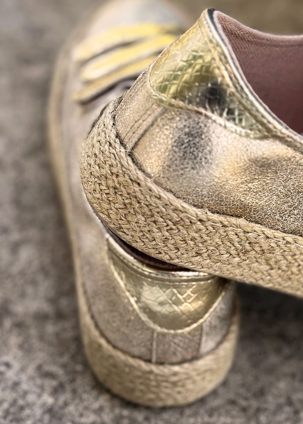 CHAUSSURE OR HIPINE