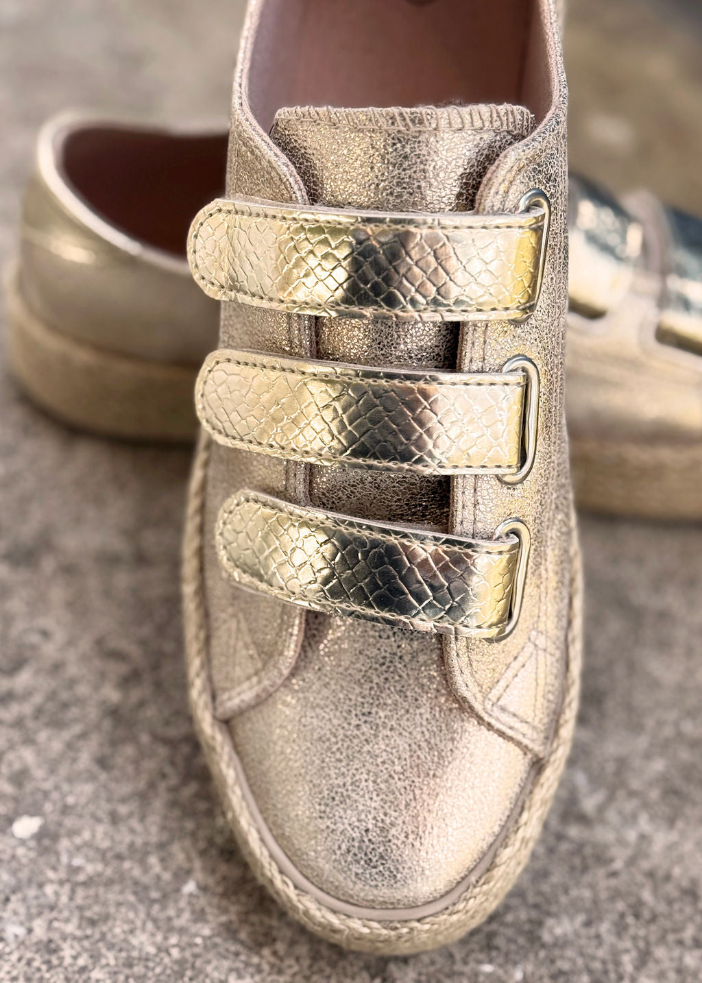 CHAUSSURE OR HIPINE