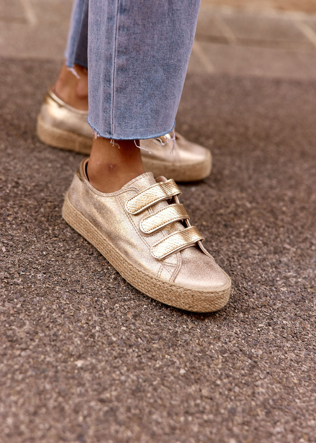 CHAUSSURE OR HIPINE