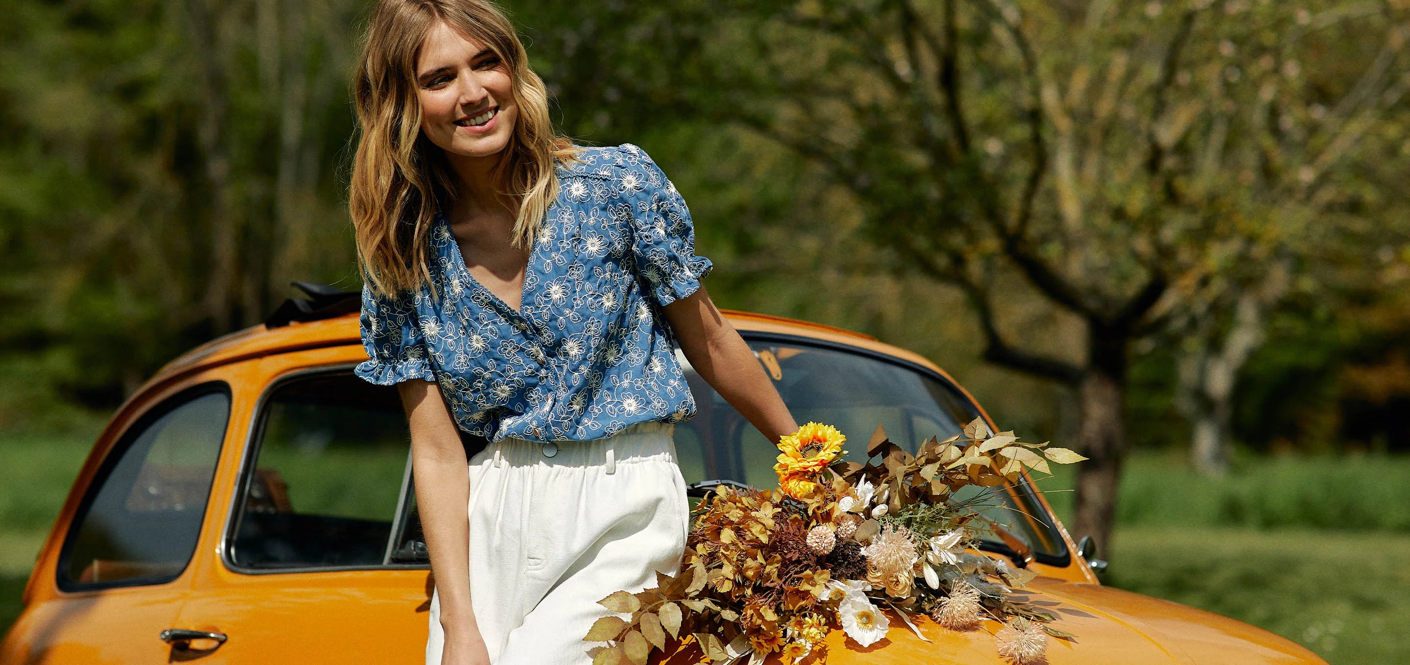 Adopter un look rétro avec les vêtements vintage pour femme