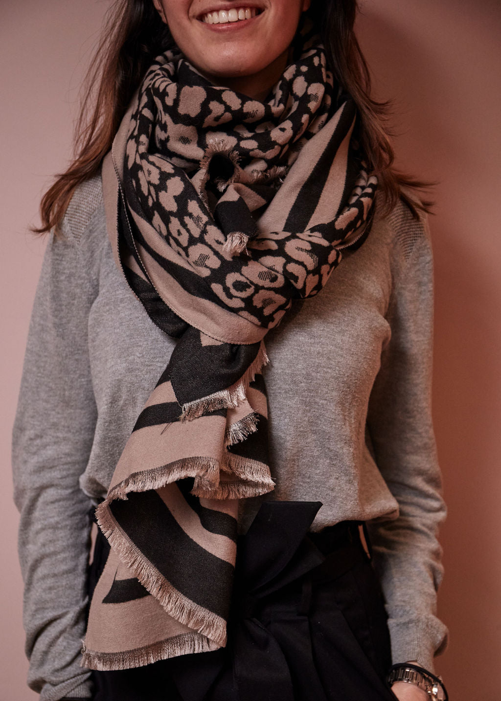 ECHARPE / FOULARD TAUPE HELA