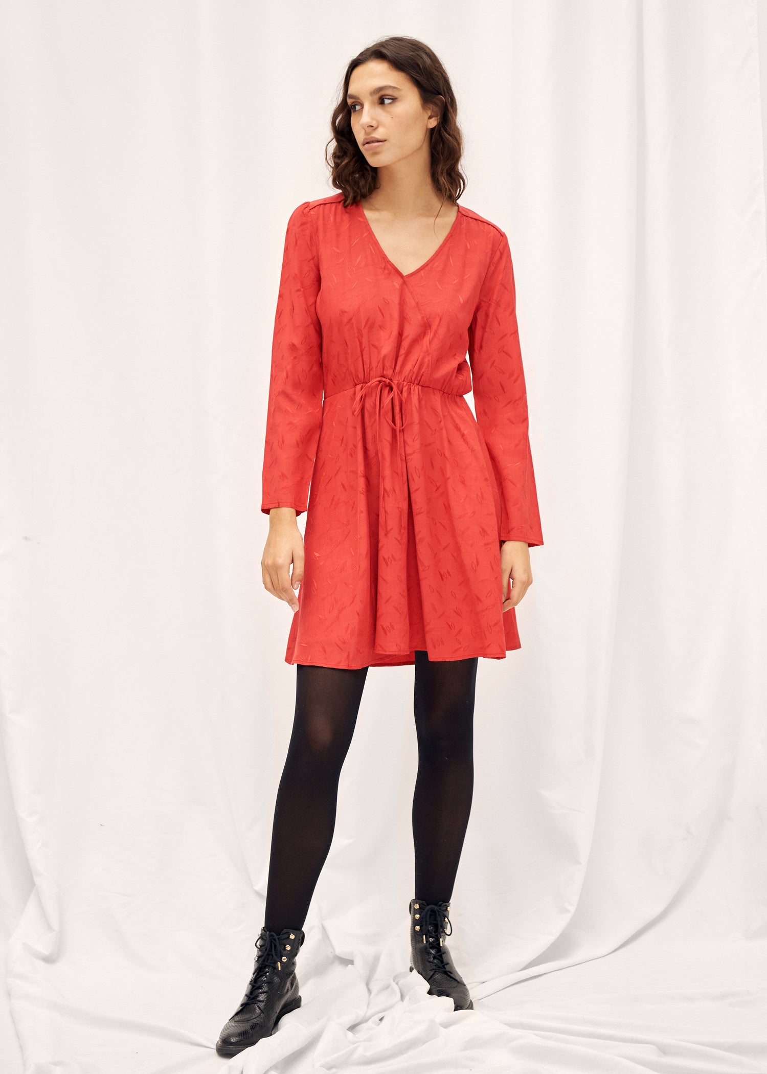 ROBE ROUGE REALIK | Karl Marc John