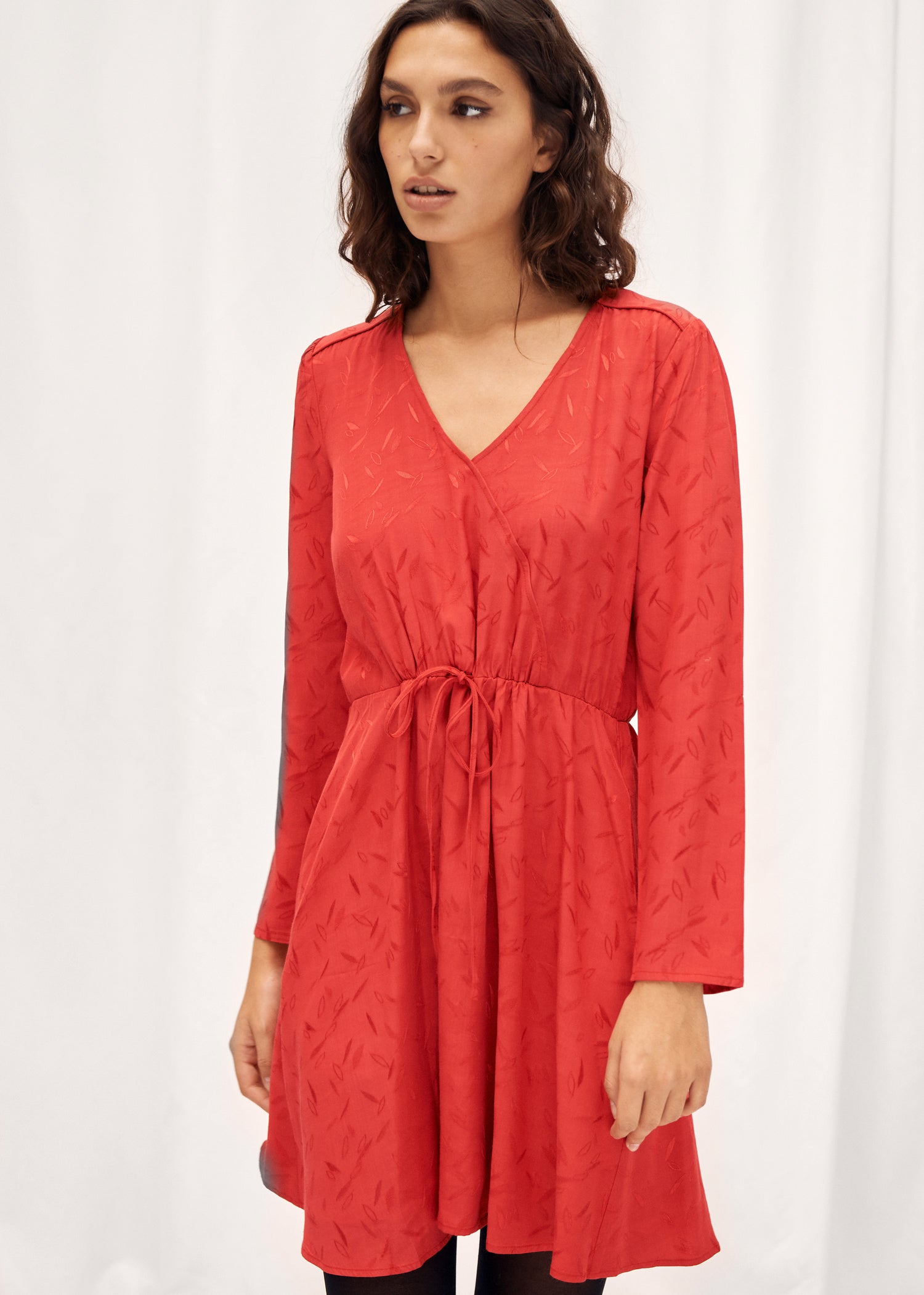 ROBE ROUGE REALIK | Karl Marc John