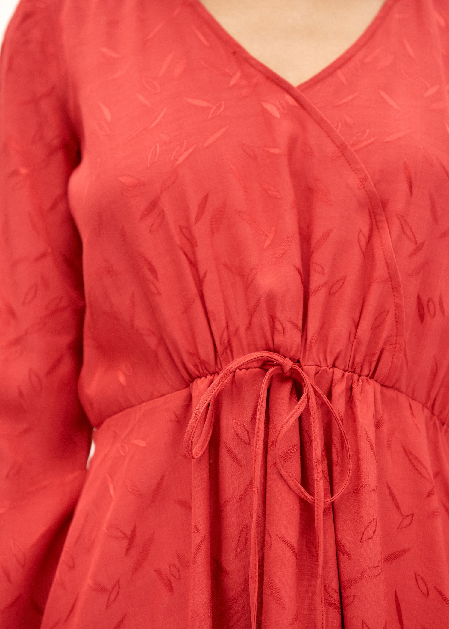 ROBE ROUGE REALIK | Karl Marc John