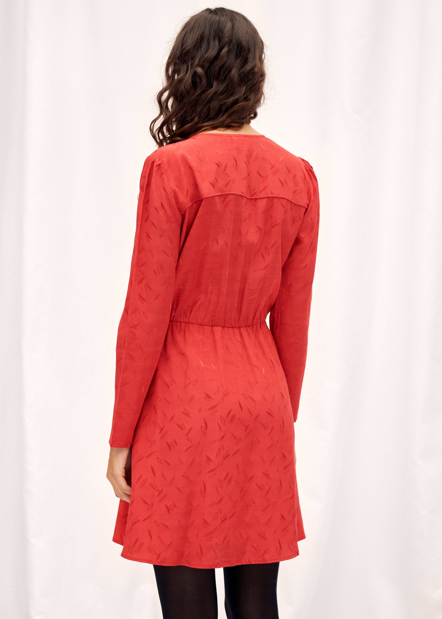 ROBE ROUGE REALIK | Karl Marc John